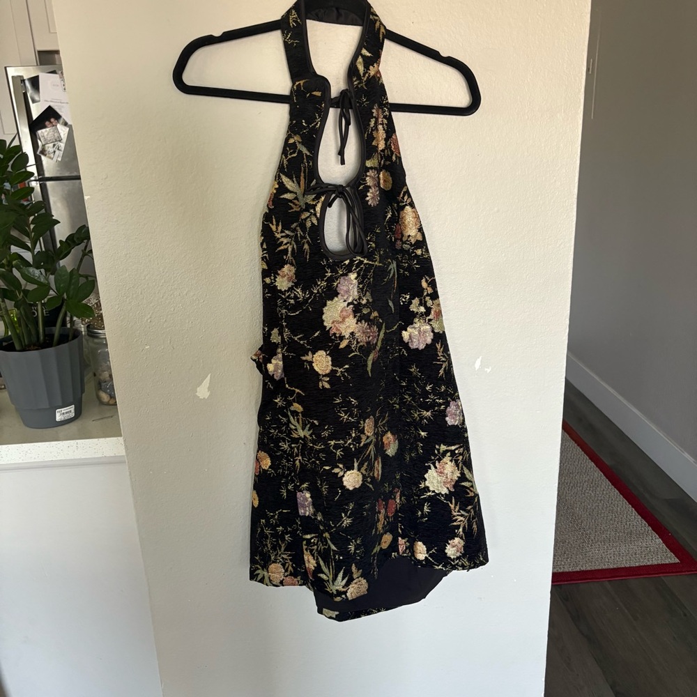 Cider Black and White Tag Detail